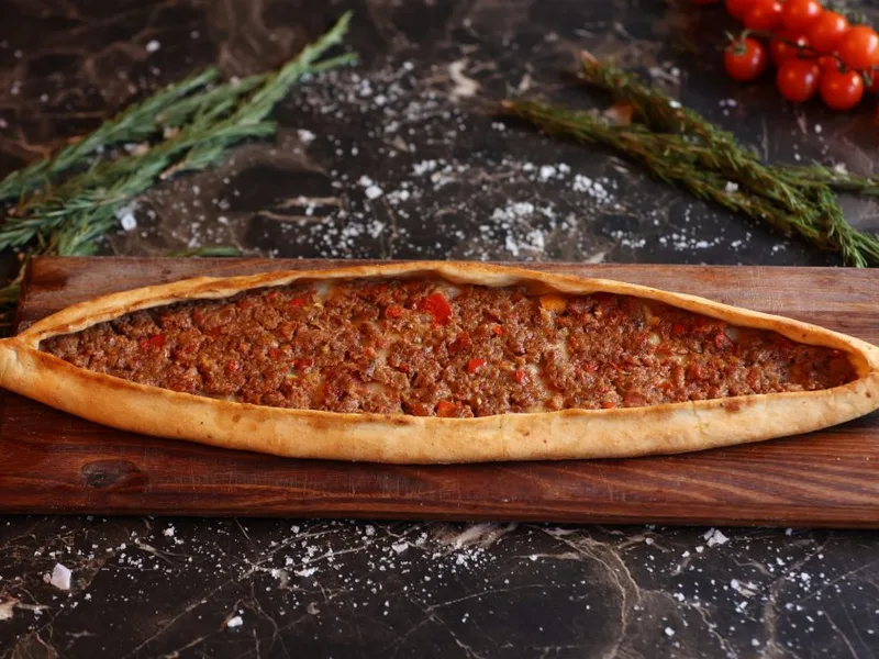 Diced Meat Pide
