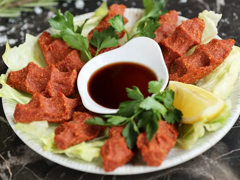Vegan Turkish spicy bulgur (Çiğ Köfte)